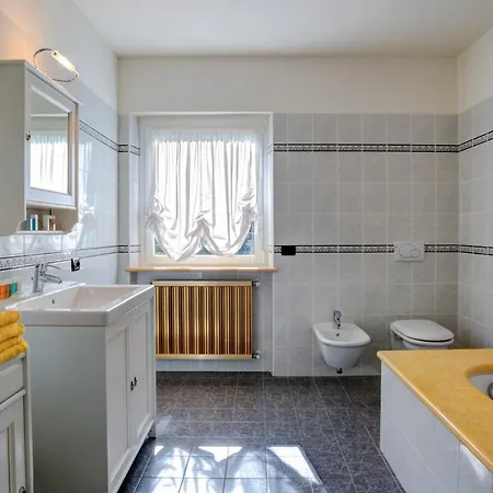Sleeps 14 Pool Air Con Wifi * Oliveto Lario
