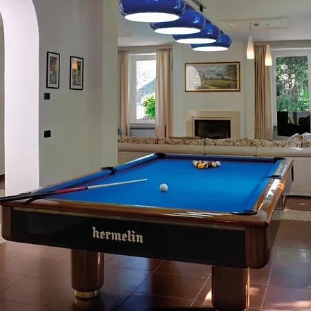 Sleeps 14 Pool Air Con Wifi
